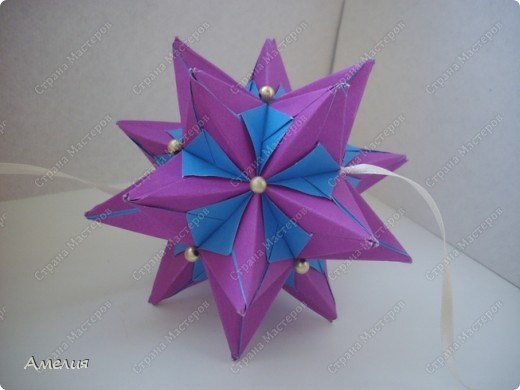  Maltese Cross
Автор Ирина Реутская
Здесь описание
http://ru-kusudama.livejournal.com/949338.html (фото 11)