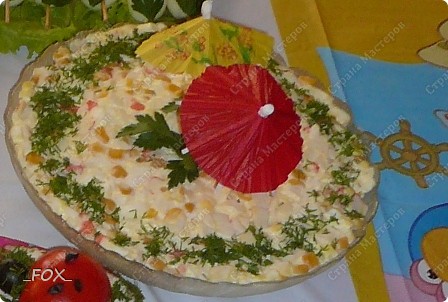 салат с крабовыми палочками (яйца, майонез, крабовые плочки, майонез, соль) (фото 4)