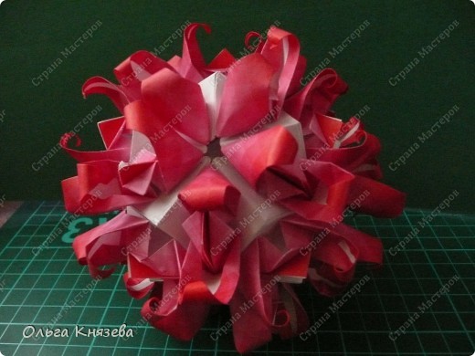 Вторая красавица - Джульетта от Натальи Романенко http://kusudama.info/2012/05/juliette-tutorial/ (фото 3)