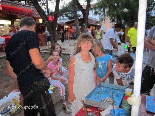 В Евпатории я рисовала на воде. Это искусство называется Эбру. Об этом мама рассказала у себя на страничке: https://podjem-tal.ru/node/404344
(фото 27)