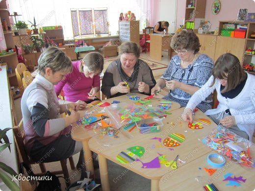 Украшаем верхнюю часть яичка аппликацией из фетра (на вспененный скотч): (фото 8)