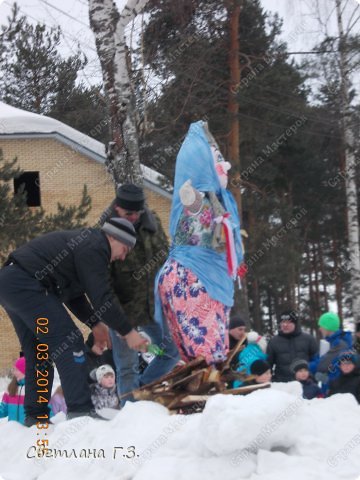 Так уж получилось,но сегодня у меня день рождение и проводы Масленицы.Как мы справляли день рождения я упущу,а вот фото с проводов Масленицы выставляю на ВАШЕ обозрение.Погода стояла до-5ти,так что народу собралось около ДК в п. Мурыгино,где я проживаю,не мало!И все принимали активное участие в конкурсах и хороводах.Фотографий много,постараюсь ВАС не утомить! (фото 1)