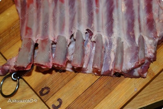 тщательно зачищаем концы ребер от мяса и пленок (фото 4)
