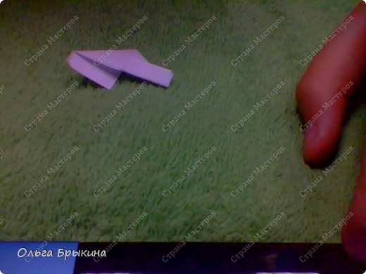 Сгибаем выглядывающию сторону вверх. И другую. (фото 11)