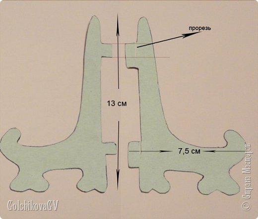 Высмотрела уже готовые подставки и сделала выкройку. Правда, соединение сделала другое. (фото 2)