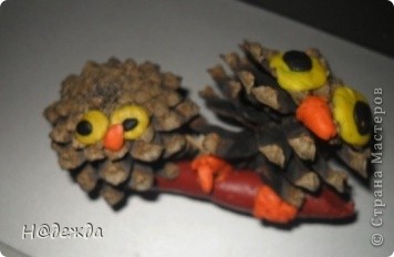 Сова и совенок из шишек. (фото 10)