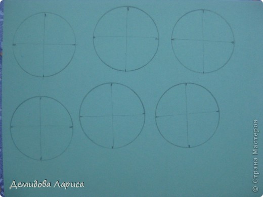 На плотном листе  начертите с помощью трафарета окружности диам.24мм (фото 5)