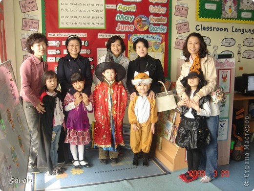 Students came to school dressed up as their favourite book characters (as well as teachers!). Parents, well, mostly mothers, came for the day too. (фото 12)