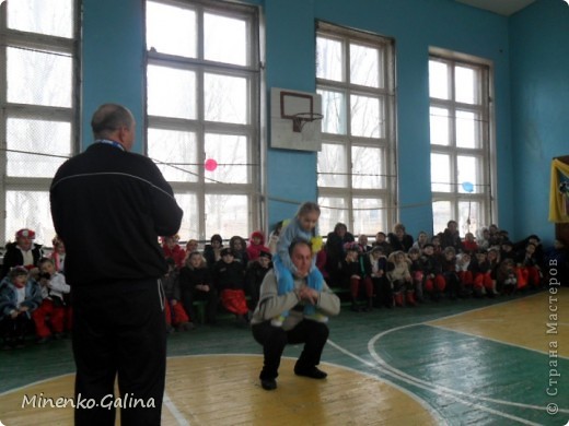 А твой папа сможет присесть с тобою 60 раз? Мой сумел. (фото 9)