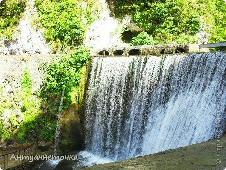 Под водопадом были устроены обширные помещения, которые использовались как холодильники. (фото 19)