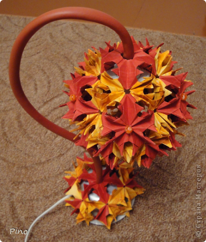 Кусудама Volcanostar, автор Pardo Jorge Jario
Схема здесь http://www.loveorigami.info/origami.php?model=316 (нужна регистрация)
или здесь http://destinyfoot.blogspot.com/search/label/volcanostar  (фото 1)