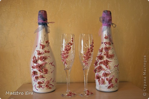 Здравствуйте! Наконец-то, выкладываю на ваш суд свои свадебные бутылочки и бокалы. Огромную благодарность хотела бы выразить Ксюше 25, за то что она передает свой бесценный опыт Стране мастеров. (фото 1)
