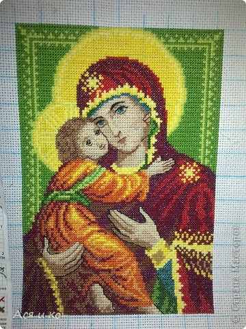 выполнена гладь (лица). Сложно вышивать гладью по крестикам. Трижды распускала. (фото 3)