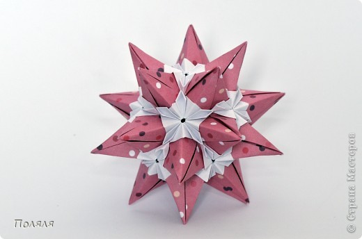 Автор Томоко Фусе
Кусудама из книги Unit Origami Fantasy
с.88-89 (фото 1)