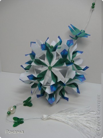 Модель: Dragonfly.
Автор: Екатерина Лукашева.
Оригинал: http://kusudama.me/#/Dragonfly/Dragonfly/drag4.
Собрана без схемы. (фото 2)