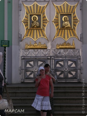 Это мы с Анечкой. Паломницы у Царских врат Троицкого собора. (фото 3)