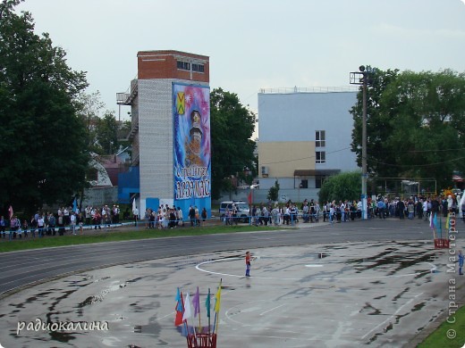 В Арзамасе прошел праздник с благотворительными футболом между московскими артистами и нижегородской властью, деньги от которого были отданы больным детям . (фото 1)