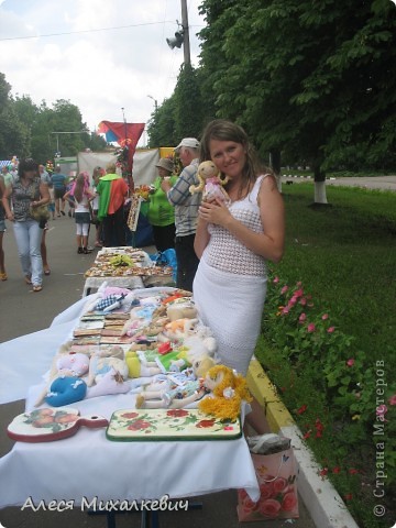 А это я перебралась на другое место и тискаю свою любимицу!!! (фото 30)