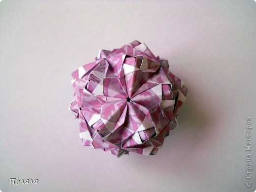 Кусудамы из книги Kunihiko Kasahara "Origami 2 Geometrikus"
Спасибо Наташе за ссылку к книжке (фото 4)