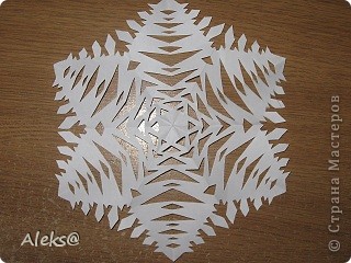 http://vs-origami.narod.ru/diag/snowflakes.htm Здесь и схемы и другие варианты!:) Спасибо афторам за идеи и вдохновение! (фото 1)