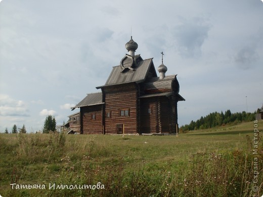 Хохловка архитектурно - этнографический музей.Основан в 1969г.Здания и сооружения конца 17 века и начало 20 века,перевезены из разных мест нашего региона, раскинулись на 42 гектарах,с трёх сторон омывается водами Камского водохранилища  (фото 1)