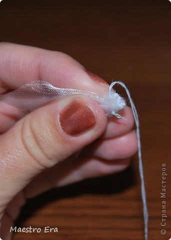 У меня была возможность сложить край пополам и еще раз закрепить ниткой. (фото 15)