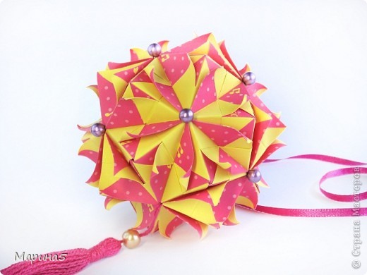 Brightly Kusudama
Автор - Kiyoko Ito
МК https://podjem-tal.ru/node/134717 (фото 4)