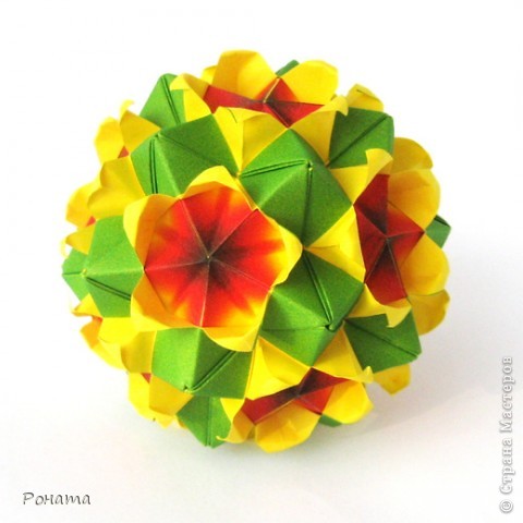 Оригинал - http://www.flickr.com/photos/51642560@N02/5123683618/in/set-72157624275437833/
Решила все-таки ее сложить, хотя и не собиралась. Но пришла в голову идея с бумагой))
(фото 2)