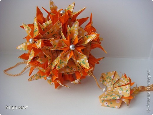 Всем здравствуйте!
Кусудама Spides floral
Автор Екатерина Лукашева
МК http://kusudama.me/#/Spides/Spides_floral/spif1 (фото 1)