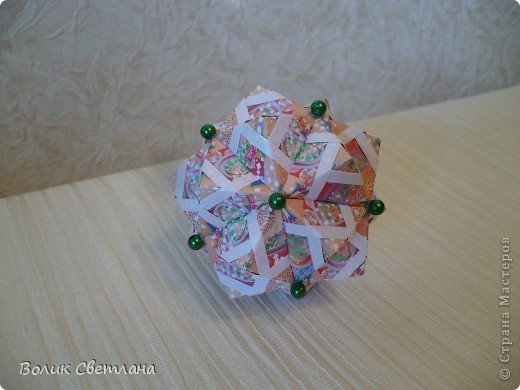 Этот соноб из книги Кунихико Касахара Origami 2 Geometrikus
стр. 34-35 вариант В1
 (фото 2)