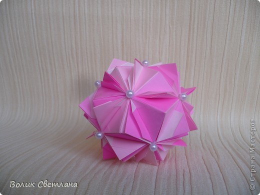 Этот соноб из книги Кунихико Касахара Origami 2 Geometrikus
стр. 44, вариант С4 (фото 3)