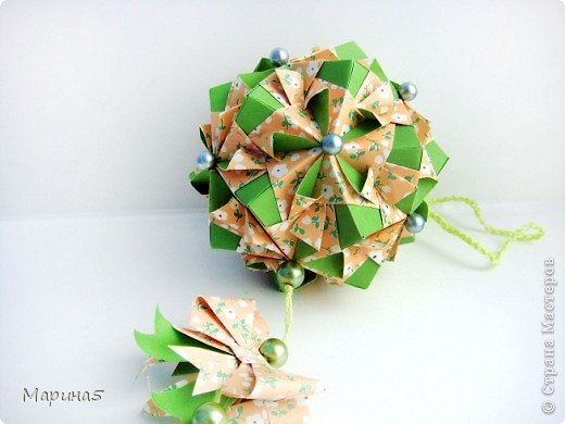 Кусудама Whirligig
Автор: Наталья Романенко
МК http://kusudama.info/2011/11/sonobe-variation-5/#more-291 (фото 6)