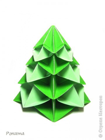 Name: <strong>Bialbero di Natale – </strong><strong>Double Christmas tree</strong>
Designer: Francesco Guarnieri
Octagons, 7 units
<a href="http://goorigami.com/modular-origami/origami-christmas-tree/1960" target="_blank">Диаграмма и туториал</a> (фото 10)