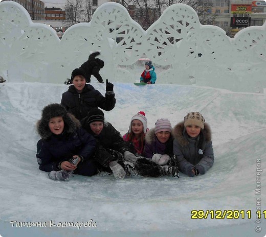 Внутри Дворца все стены резные, а на полу - чаша для катания (фото 9)