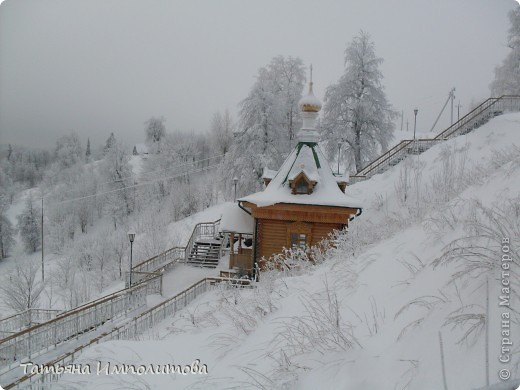 По этой лестнице спустились к источнику (фото 18)