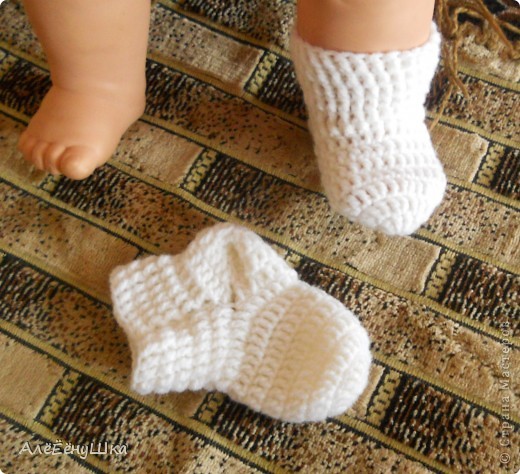 носочки по этому принципу-http://babyknitting.ru/2010/09/15/nosochki-detskiesvyazannye-kryuchkom/ (фото 4)