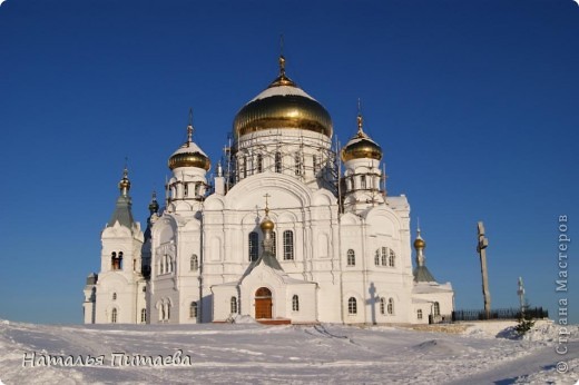 Продолжение каникул. По пути домой, в Екатеринбург, мы заехали на Белую гору. 
Место нахождение Пермский край, Кунгурский р-н, п. Калинино. дата основания 1890г. 
фотографии сделаны 10.01.12г
Также вы можете заглянуть к Татьяне Имполитовой, podjem-tal.ru/node/293696. и посмотреть её фотографии.
 (фото 1)