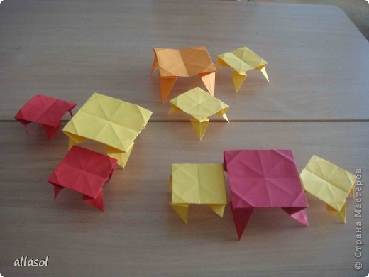 Оригамная мебель. http://origamiki.com/47-origami-stol-iz-bumagi.html   (фото 13)