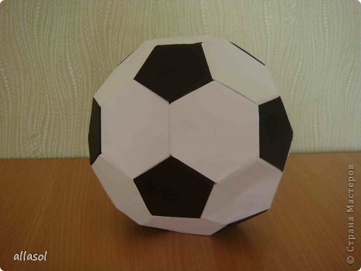 Футбольный мяч http://origamik.ru/index.php/component/content/article/289-origamiblog/3581-modulnoe-origami-futbolny-myach (фото 11)