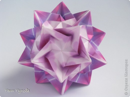 Paradigma 
Автор Екатерина Лукашева
Сайт автора http://www.kusudama.me/
Бумага 5*5 см
Итог: 9,5 см

Могу сказать, что эта кусудама заставила меня испытать лёгкий шок, такого модуля я ещё не видела, и даже не представляла (для тех, кто не знает, модуль данной кусудамы -  полностью развёрнутая бумажка). Удивительно, что держится это без клея, я это сделала, но собрать мне было очень трудно даже с помощью скрепок. Главное при сборке - сжимать модули так, чтобы складки были очень выпуклые. Я потратила на это почти всю ночь, но всё-равно бы не уснула, пока не собрала. Кате Лукашевой моё почтение - БРАВО!

Видео: http://www.youtube.com/watch?v=ezabkkIq3ds&feature=plcp&context=C46c1fd8VDvjVQa1PpcFOCX_UMXrjQ7LVKITQHabzkpcK4WuB6N7E%3D
Видео по сборке: http://www.youtube.com/watch?v=rCw_dr3uqgQ (фото 4)