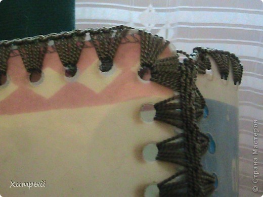 Был в нашем городе химкомбинат с цехом, изготавливающим минеральные удобрения, которые расфасовывали в плотные-преплотные целофановые мешки. И непостижимым образом те мешки просачивались через проходную и оседали в кладовых горожан, находивших самые различные способы применения.
  (фото 4)