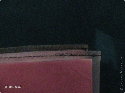 Школьники делали обложки для учебников. края опять же зашивали или запаивали. А библиотекарь зверствовала, требовала укрепления края в районе переплета, чтобы переплет не гнулся и не разлохмачивался. и мы шли на поводу. 
И мясо засаливали в тех мешках, и капусту квасили. Удобная тара - невесомая, объемная, крепкая. Да, были когда-то времена, когда целофановые мешки не имели обыкновения рваться от робкого "апчхи" стоявшего рядом.  (фото 6)