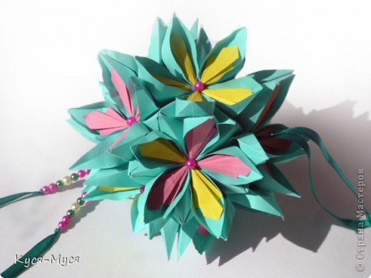 №13 Passiflora-curly 
Designer E.Lukasheva
Units: 30
Paper: 9*9cm
Final height ~ 10 cm
Assembled with glue
 (фото 6)