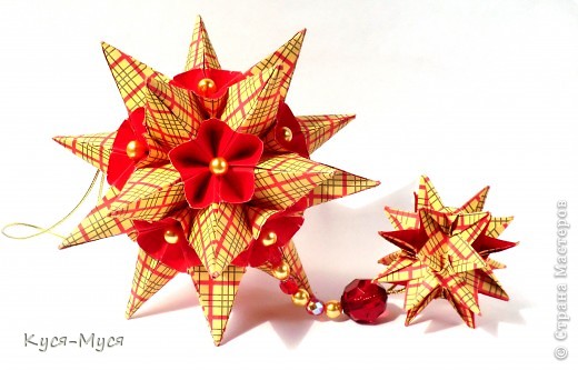 №14. Flower Star 
Designer: Meenakshi Mukerji
"Exquisite Modular Origami" стр 48-50. 
30 модулей 5*10 см.
Итог 11 см.
На обвесе кусудама Нины Острун (5*5 см, 6 модулей).
 (фото 7)