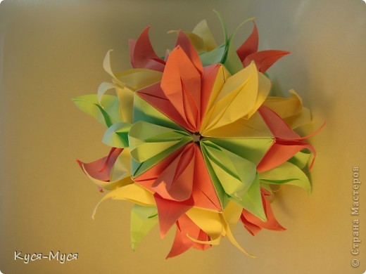 №15 Passiflora-curly 
Designer E.Lukasheva
Units: 30
Paper: 10*10cm
Final height ~ 13cm
Assembled with glue
 (фото 8)