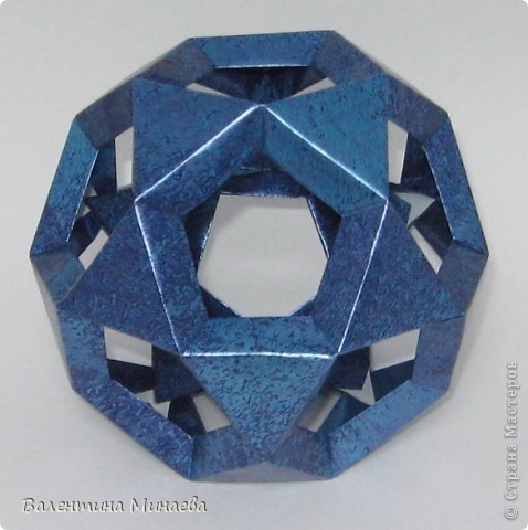 Triangle unit, автор: Tung Ken Lam
Диаграмма: http://www.davidpetty.me.uk/origamiemporium/lam_jitterbug.htm (фото 3)