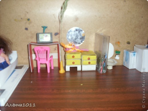 <font color=blue>ну вот рабочий стол.Трейляж,и фрагмент ванны.</font>
(фото 3)