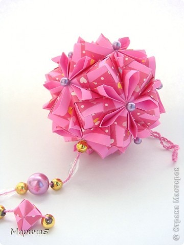 Соноб с цветочками.
Автор Мария Синайская.
МК в комментариях http://ru-kusudama.livejournal.com/693618.html (фото 4)