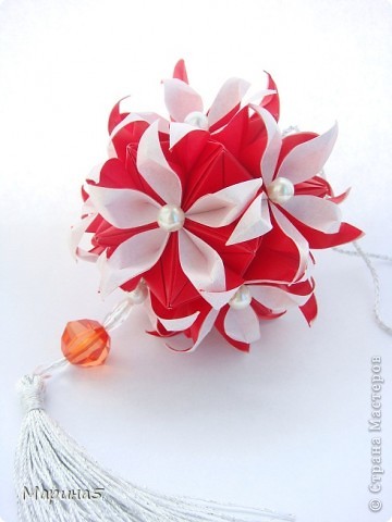 Кусудама Passiflora-curly
Автор Екатерина Лукашева.
МК http://kusudama.me/#/Passiflora/Passiflora-curly (фото 2)