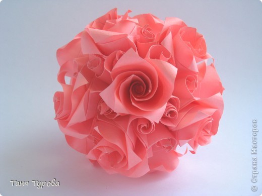 Kusudama Versailles
Автор Krystyna Burczyk
60 модулей 7*7 см
Итог: 10 см
сборка без клея
видео http://www.youtube.com/watch?v=RmNeREucbIg   (фото 6)